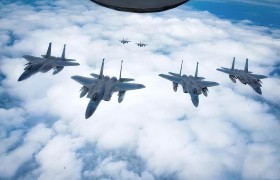 美军F-35在日本“下跪”，尾巴朝天姿势十分虔诚