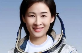 女航天员刘洋，跟5位男性同住太空舱，有何不便？
