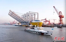 长江通航史上最宽船舶离泊起航
