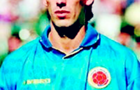 28年前，埃斯科巴在世界杯将球踢进了自家球门，回国后被乱枪扫射