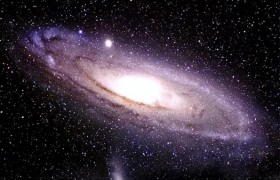 银河系内捕捉到一个强烈的、长达1毫秒的快速射电暴