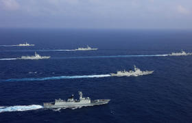 中国海军开启2023年度下饺子：6艘巨舰同时建造，皆为中华神盾