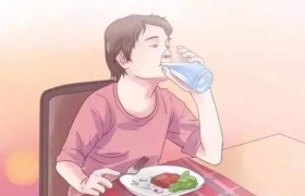 吃饭时为什么不能喝水？