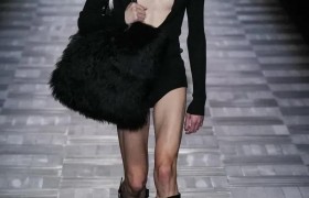 巴黎时装周，把无性别表现得如此之直观，展现的是时装还是人体？