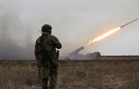 决战打响！乌克兰4万精锐上前线，俄罗斯要投入10万军队压制
