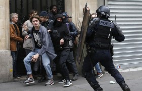“让国家陷入停顿”！法国超百万人罢工，抗议延迟退休