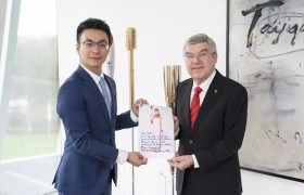 国际奥委会主席巴赫接见北京冬奥精神宣讲员侯琨