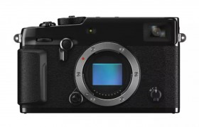 富士瑞士分公司展示特殊款 X-Pro3 相机，采用传统翻折屏设计