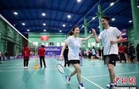 2023年京城媒体羽毛球赛举行 200多人参赛