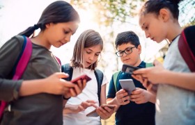 美国两党联手出台新法案：未成年人使用社交媒体需父母同意
