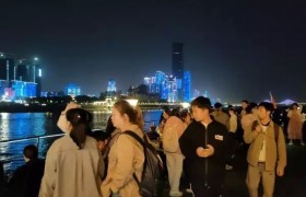 两江游览，让你在武汉懂得夜游长江的浪漫