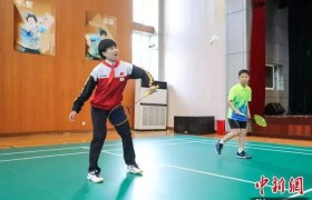 激扬青春力量 激励苏杯备战 中国羽毛球队举行走进校园公益活动