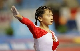 人生赢家！中国38岁奥运冠军：妻子是体操女神，女儿戴金牌真可爱
