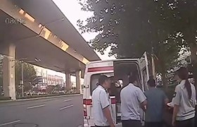乘客突然发病 济南公交司机紧急救助