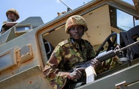 索马里海盗最丢脸的一次抢劫：挟持货船2年没人来赎，还要养人质