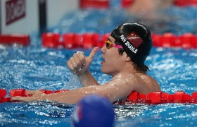 游泳世锦赛：潘展乐携手王浩宇同进男子100自决赛