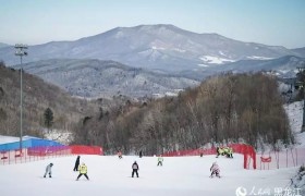 黑龙江亚布力：滑雪运动“热起来”