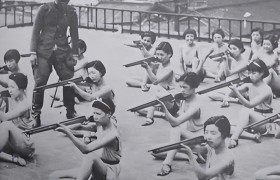 原子弹下，为何没有冤魂？那要看当时广岛女性、学生做了些什么！