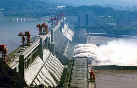 耗资2500亿的三峡大坝，从20年前就不曾停止，本钱赚回来了